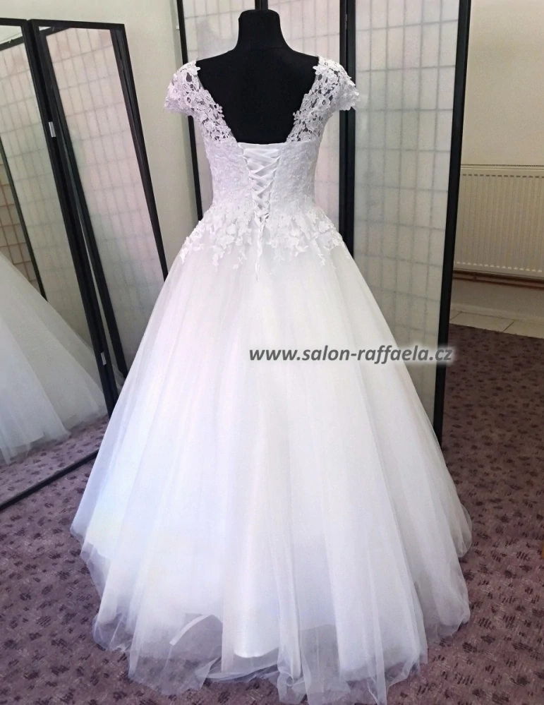 Svatební šaty s tylovou sukní Liverpool a krajkovými rukávky (na objednávku)