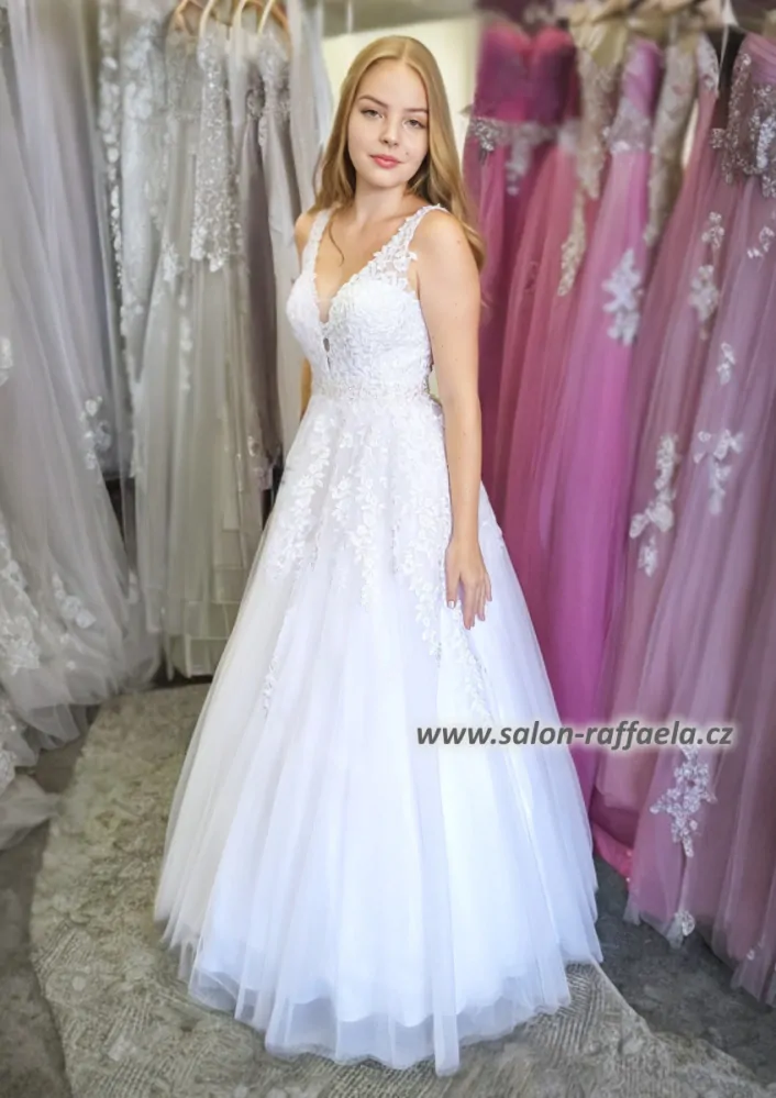 Svatební šaty Ammán II s bohatou tylovou sukní a květinovou výšivkou (vel. 36)