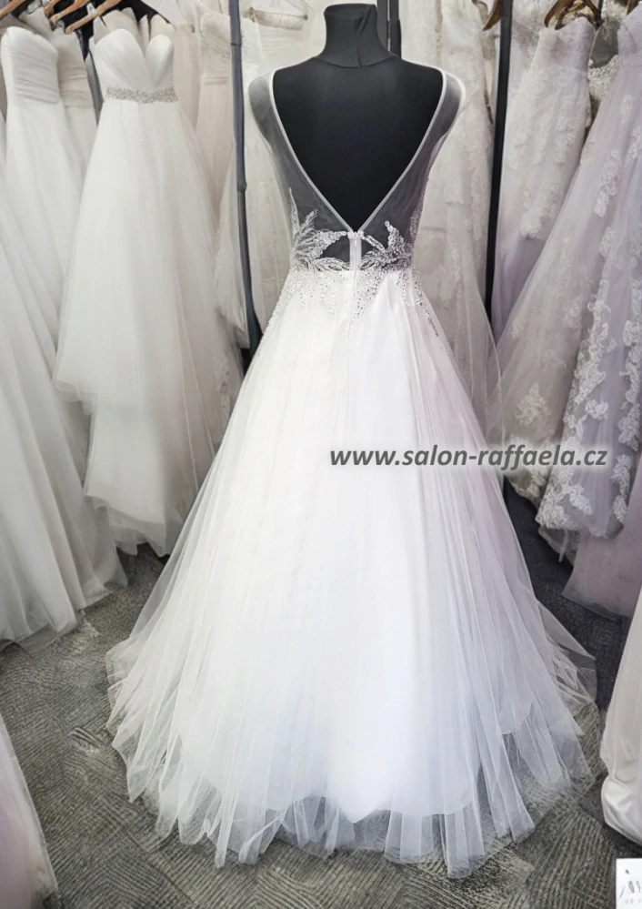 Svatební šaty Horus ke krku a s výstřihem na zádech (vel. 40, 44, 48)