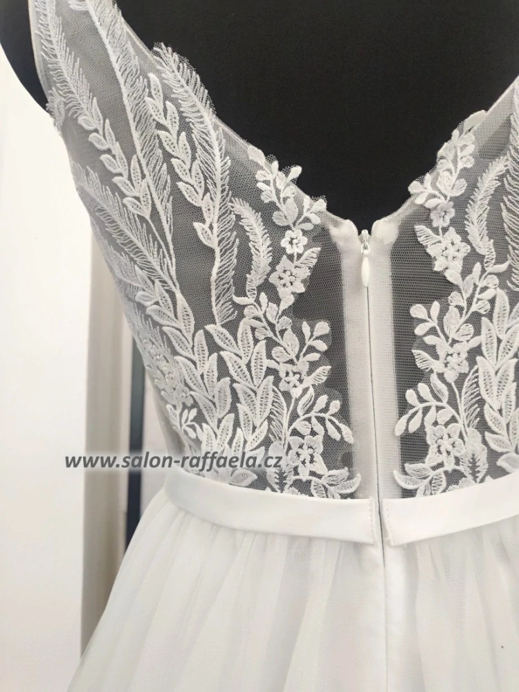 Svatební šaty s jemně zdobeným topem a tylovou sukní Brenon (vel. 36)
