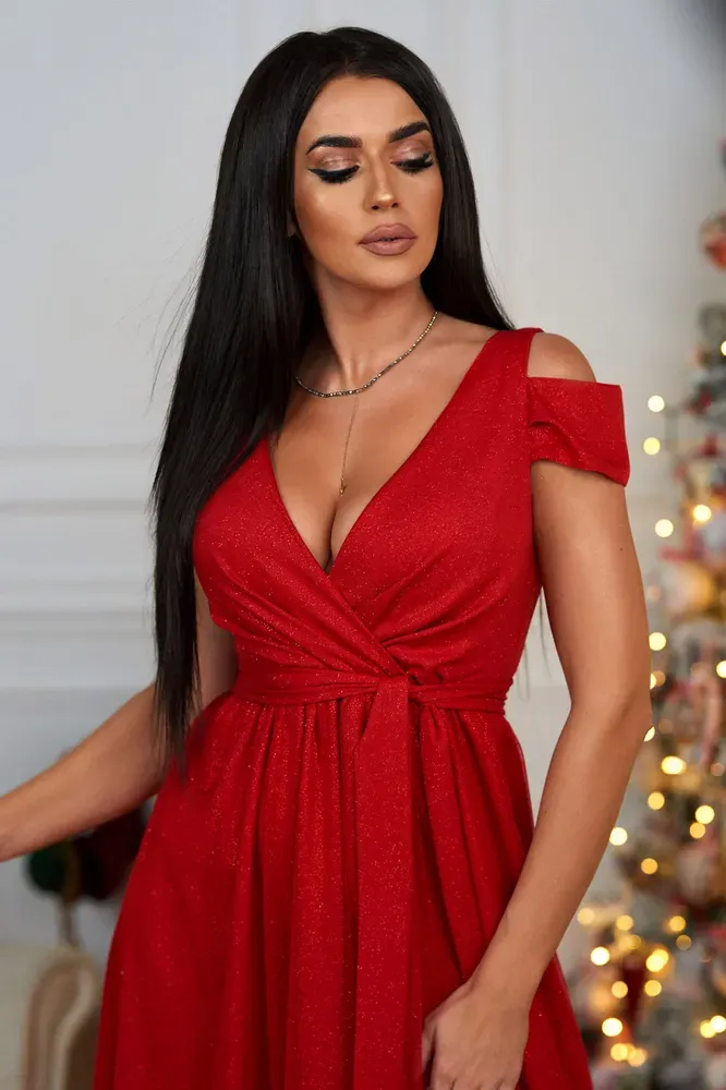 Třpytivé šaty s prostřiženými raneby a páskem Venus (vel. 36)