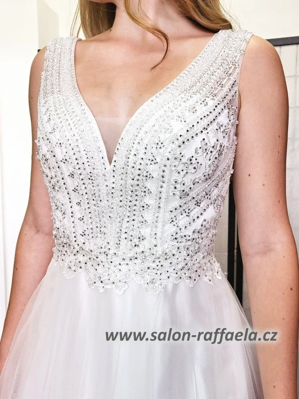 Svatební šaty s bohatě zdobeným kamínkovým topem Polonia II (vel. 34)
