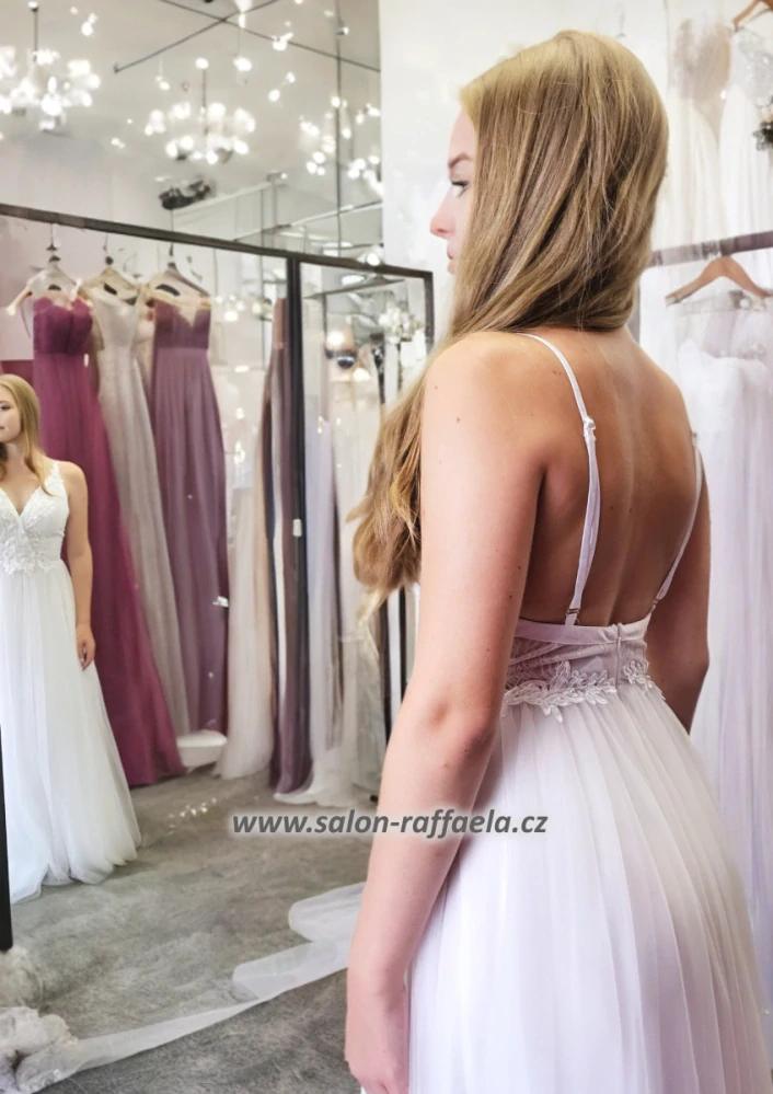 Svatební šaty Lomas s výstřihem do V a holými zády (vel. 34)