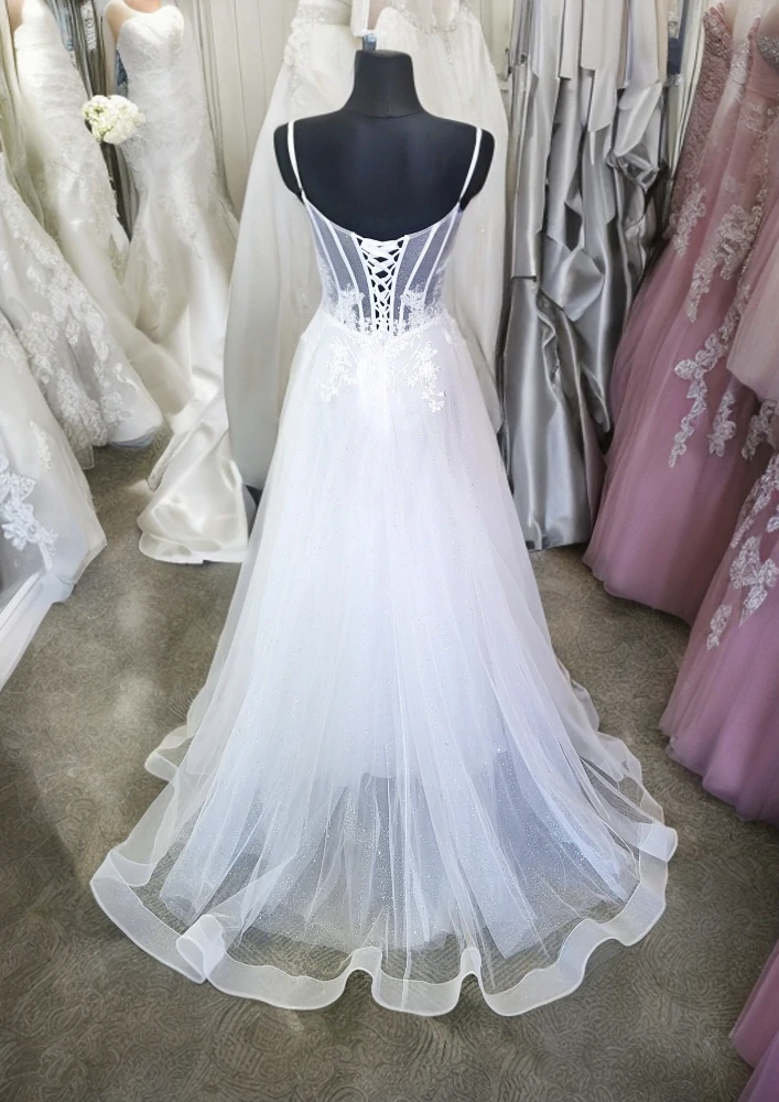 Svatební šaty s třpytivou sukní a šněrováním Sarnen (vel. 34)