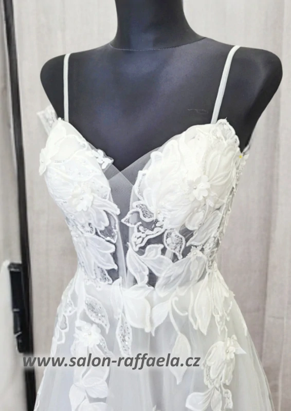 Svatební šaty s tylovou sukní a odepínacími ramínky Asti (vel. 36)