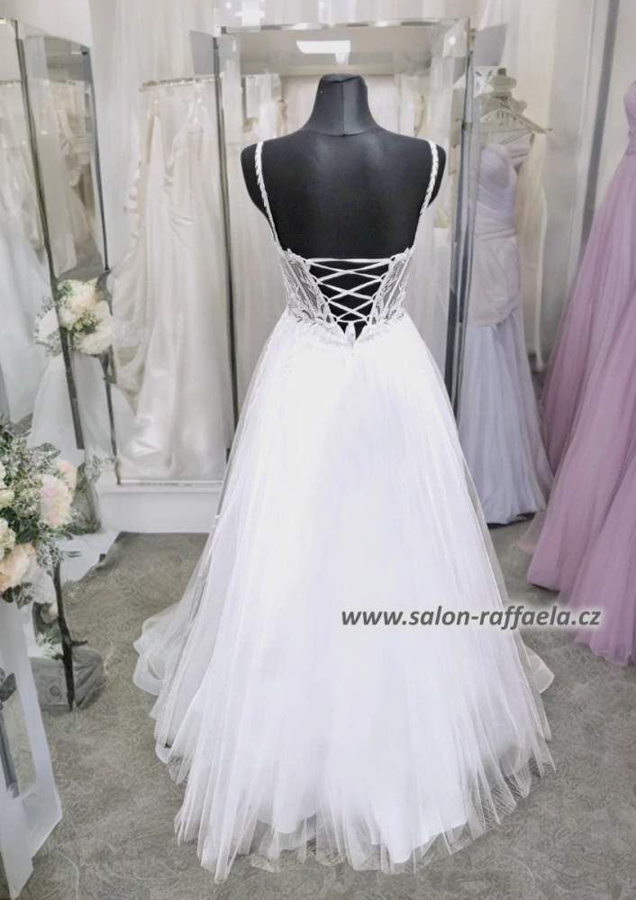 Svatební šaty s třpytivou sukní a velmi pevným korzetem na šněrování Split (vel. 34, 36)