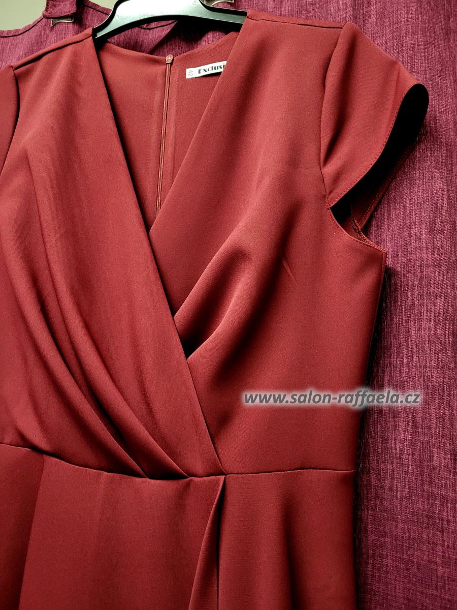 Jednoduché dlouhé společenské šaty áčkového střihu Pastora (vel. 42)