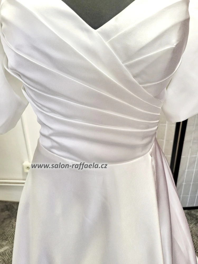 Saténové svatební šaty Alexa s odnímatelnými rukávky (vel. 36-38)
