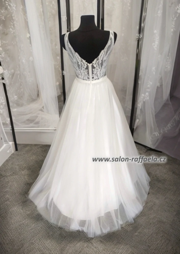 Svatební šaty s jemně zdobeným topem a tylovou sukní Brenon (vel. 36)