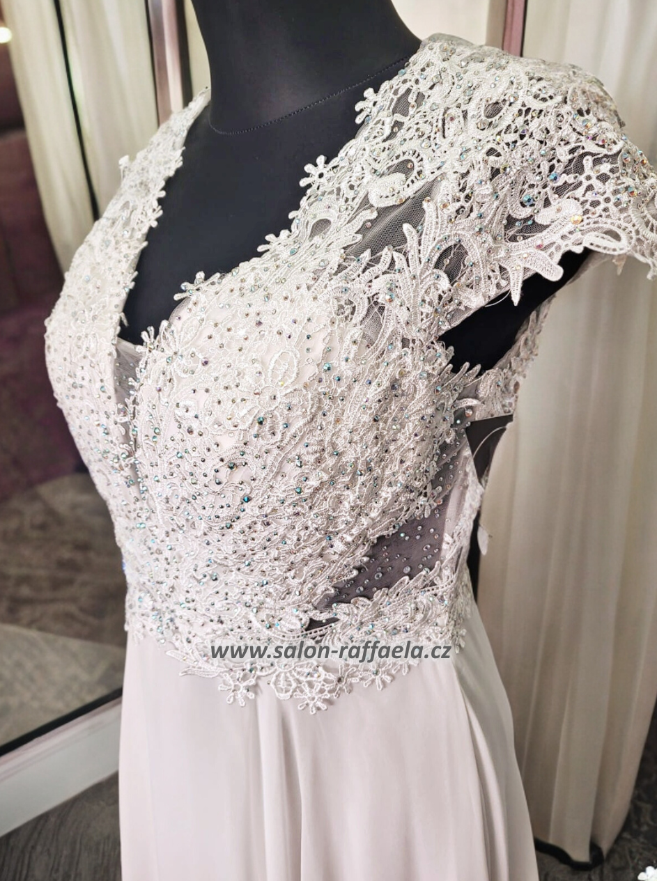 Svatební šaty Omegon s kamínkovým topem pro plnoštíhlé (vel. 44)