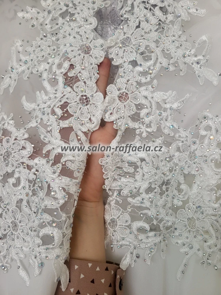 Exkluzivní svatební šaty s krajkovými zády Ripoli pro plnoštíhlé (vel. 48)