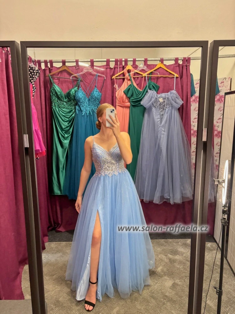 Blankytně modré šaty s třpytivou sukní a flitrovým topem Avila (vel. 34, 38)
