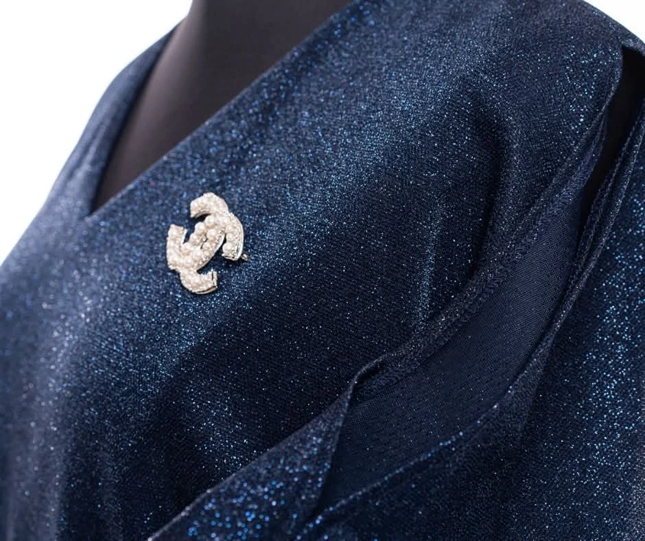 Temně modré elegantní šaty Lexa s třpytivým volným topem (vel. 48)