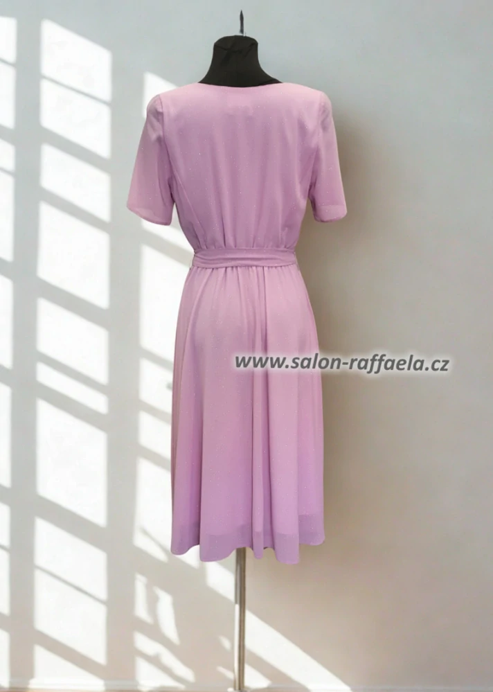 Tříčtvrteční mírně třpytivé šaty Sola s krátkým rukávem a pásem (vel. 40/42)