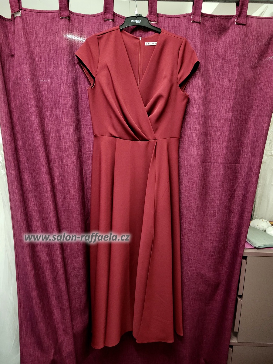 Jednoduché dlouhé společenské šaty áčkového střihu Pastora (vel. 42)