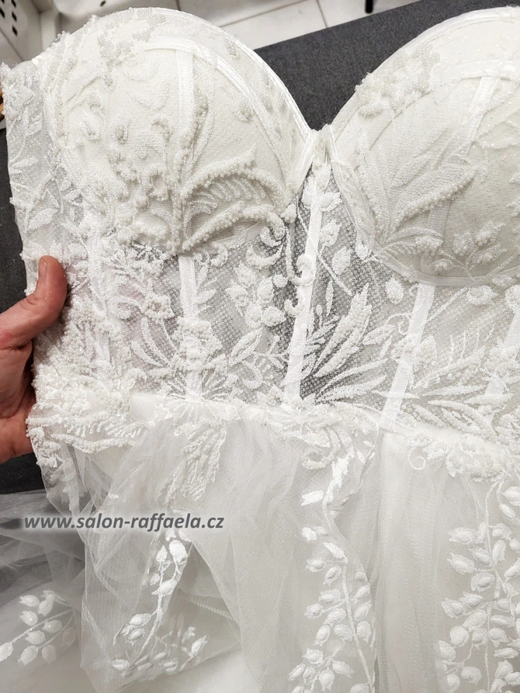 Svatební šaty Palermo s velmi pevným korzetem bez ramínek a odnímatelnými rukávky (vel. 38)