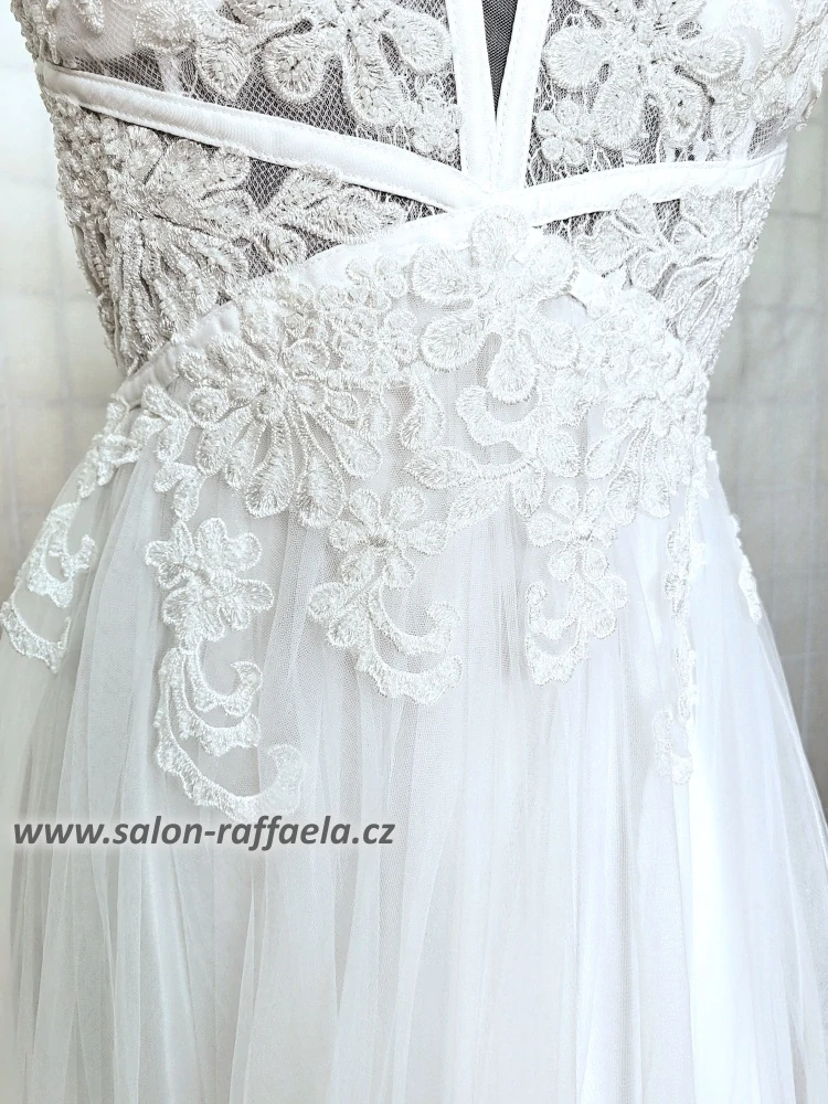 Svatební šaty Lilla s dvojitými ramínky a jemnou tylovou sukní (vel. 38)