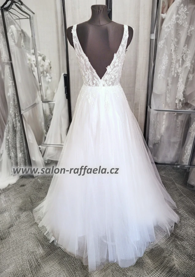 Svatební šaty Lenu s třpytivou sukní s rozparkem (vel. 40)