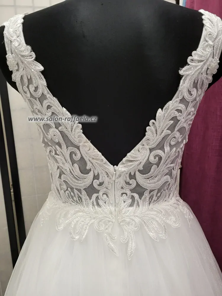 Svatební šaty Rusala s tylovou sukní a krajkovým topem s výstřihem na zádech (vel. 36)