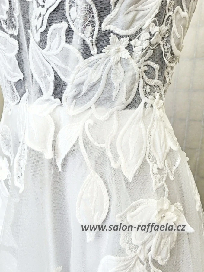 Svatební šaty s tylovou sukní a odepínacími ramínky Asti (vel. 36)