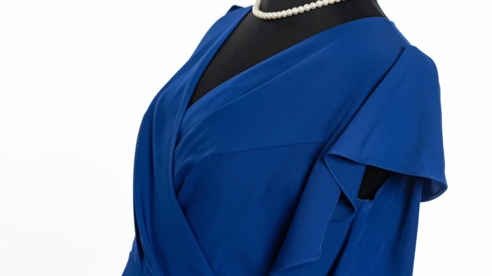 Jednoduché dlouhé společenské šaty Delei II s motýlím rukávkem (vel. 50)