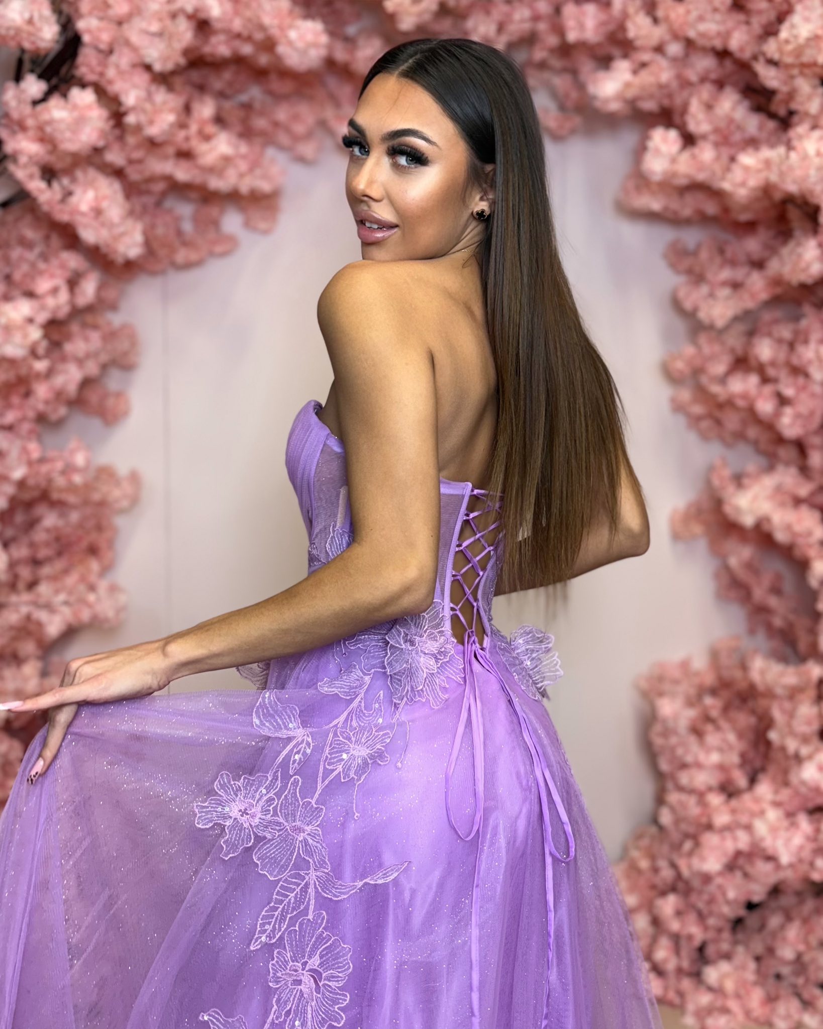 Maturitní šaty s květinovou 3D aplikací Pinasca (vel. 36)