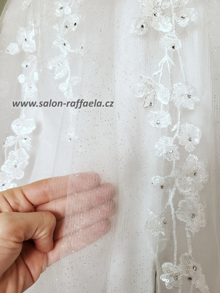 Svatební šaty Rino s třpytivou sukní s rozparkem a holými zády (vel. 38)