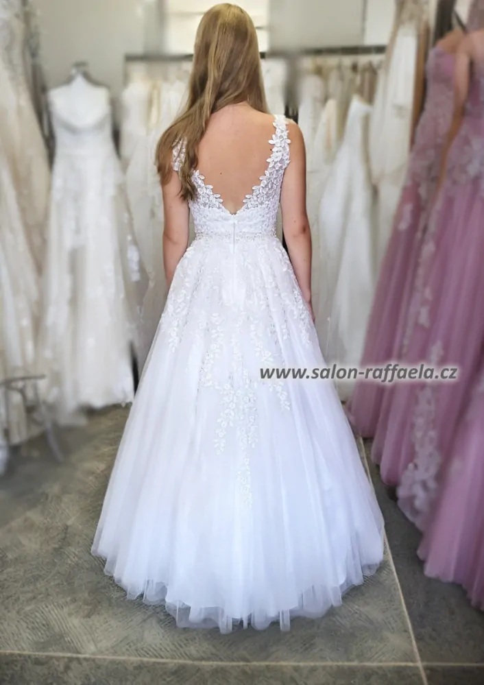 Svatební šaty Ammán II s bohatou tylovou sukní a květinovou výšivkou (vel. 36)