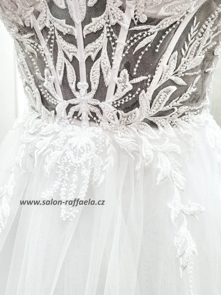 Svatební šaty s třpytivou sukní a velmi pevným korzetem na šněrování Split (vel. 34, 36)