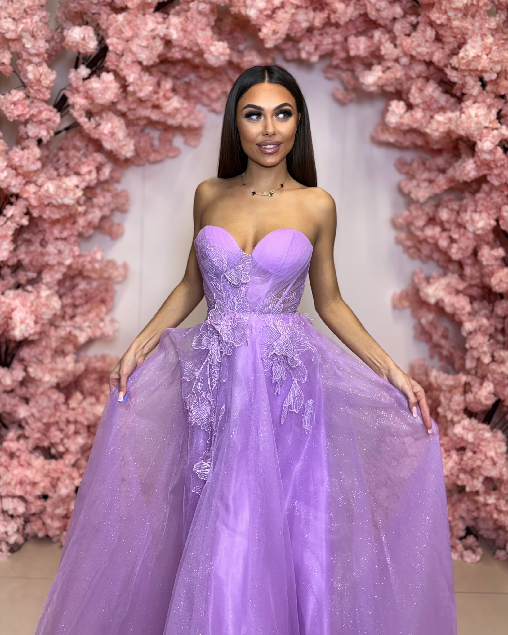 Maturitní šaty s květinovou 3D aplikací Pinasca (vel. 36)