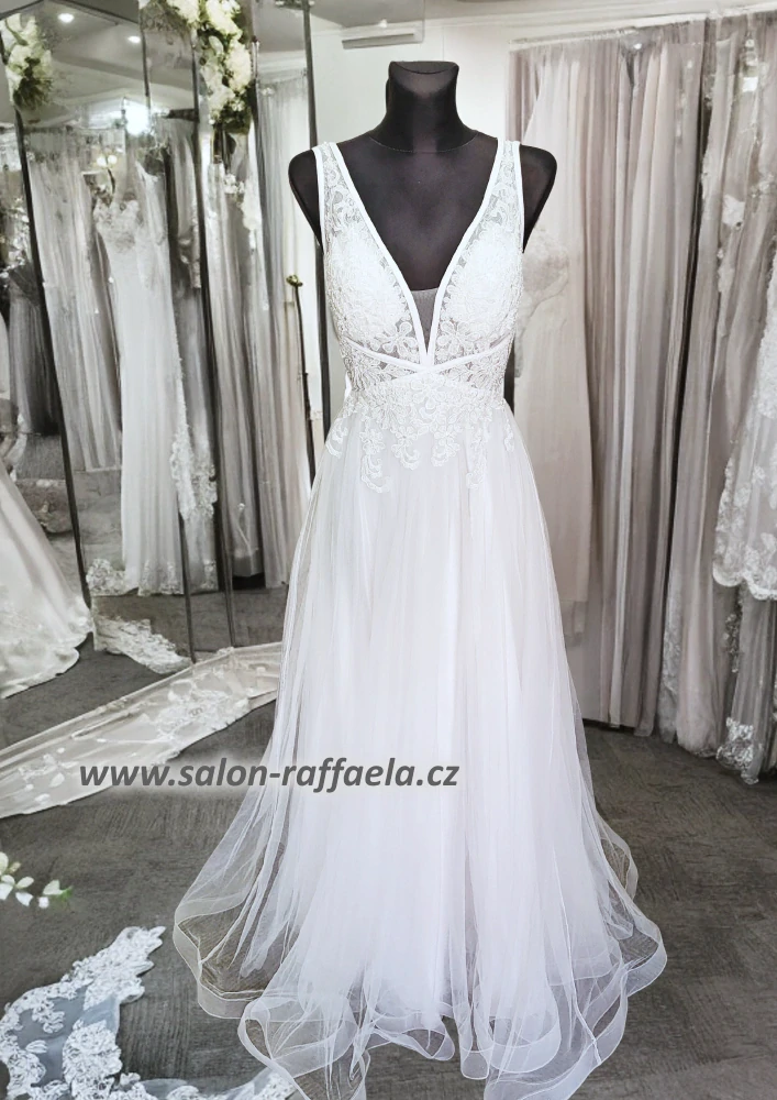 Svatební šaty Lilla s dvojitými ramínky a jemnou tylovou sukní (vel. 38)