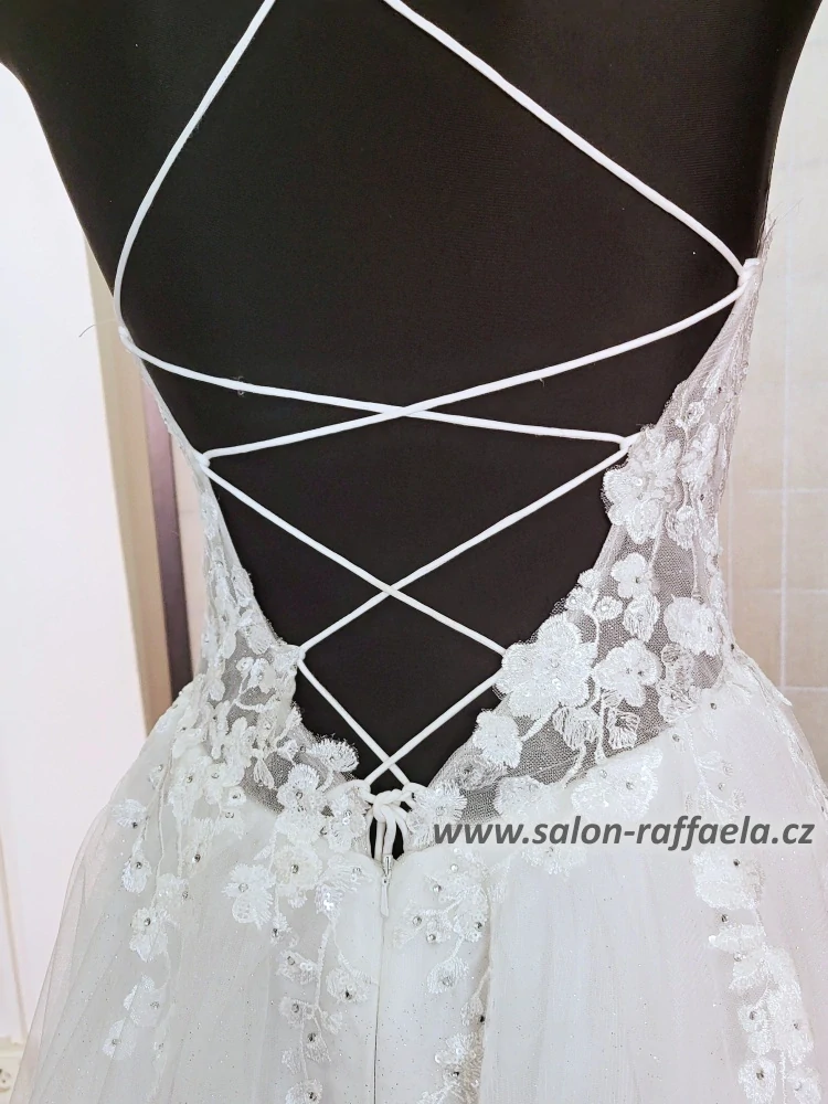 Svatební šaty Rino s třpytivou sukní s rozparkem a holými zády (vel. 38)