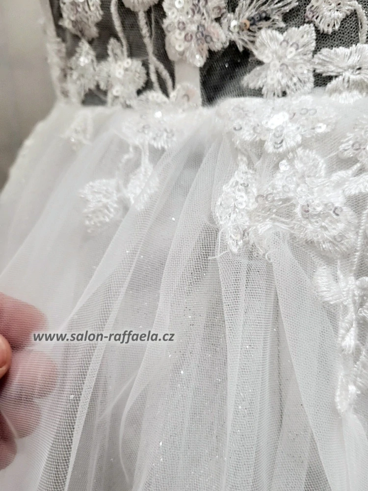 Svatební šaty s odepínacími spadlými ramínky Aktau (vel. 34)