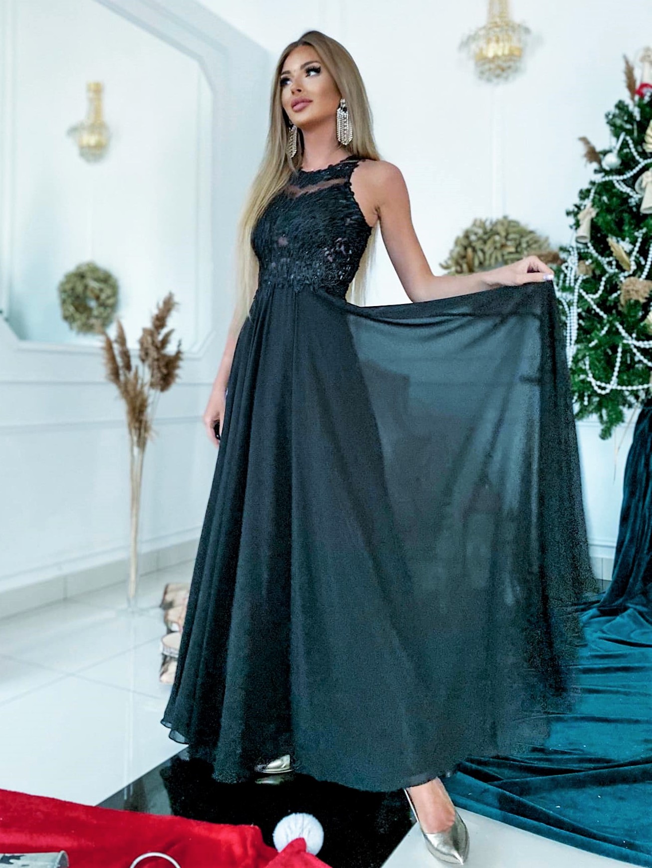 Tmavě zelené společenské šaty ke krku s propínacími zády Tigran (vel. 38)