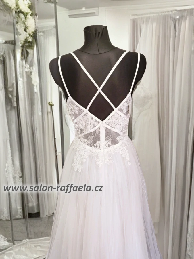 Svatební šaty Lilla s dvojitými ramínky a jemnou tylovou sukní (vel. 38)