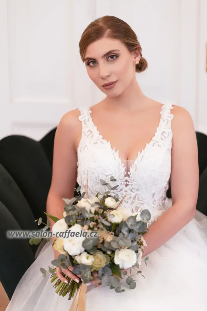 Svatební šaty Rusala s tylovou sukní a krajkovým topem s výstřihem na zádech (vel. 36)