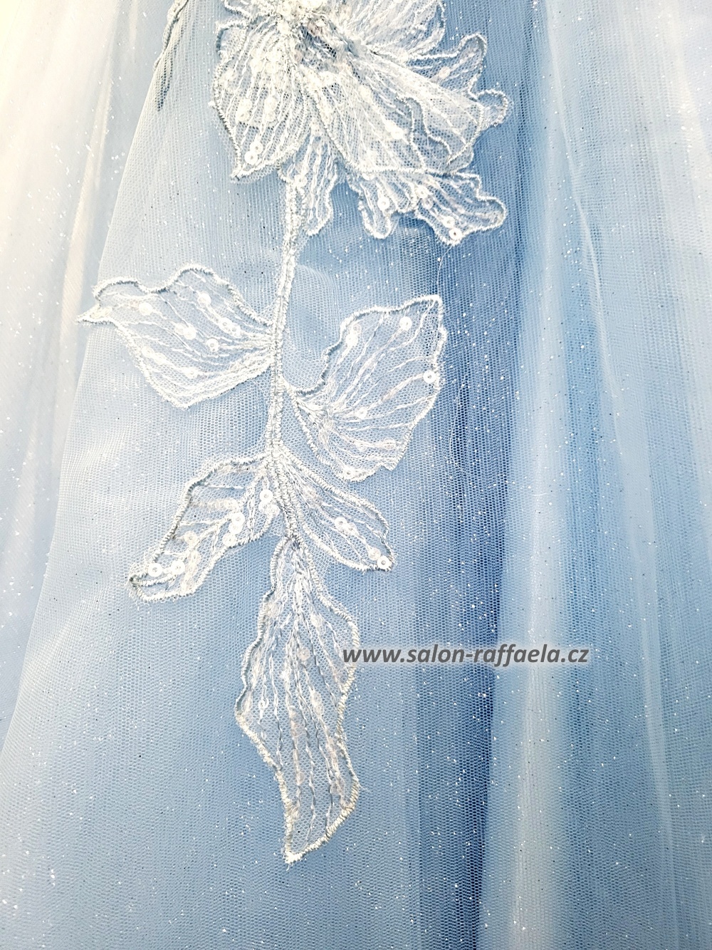 Maturitní šaty s květinovou 3D aplikací Pinasca (vel. 36)