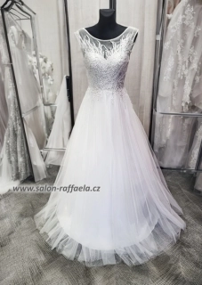 Svatební šaty Horus ke krku a s výstřihem na zádech (vel. 36)