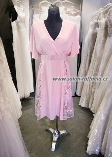 Světle růžové áčkové šaty s průsvitnými vsadkami na sukni Paris (vel. 46)