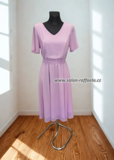 Tříčtvrteční mírně třpytivé šaty Sola s krátkým rukávem a pásem (vel. 40/42)