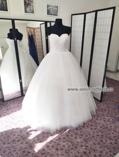 Svatební šaty Boston bez ramínek s tylovou bohatou sukní (na objednávku)