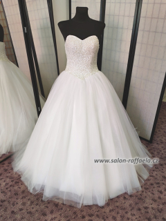 Svatební šaty Altona s princeznovskou sukní a hustě zdobeným topem (na objednávku)