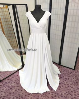Jednoduché svatební šaty Alma s rozparkem a holými zády (na objednávku)